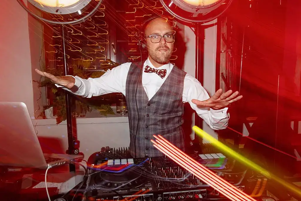 zarobki dj weselny polska wykres