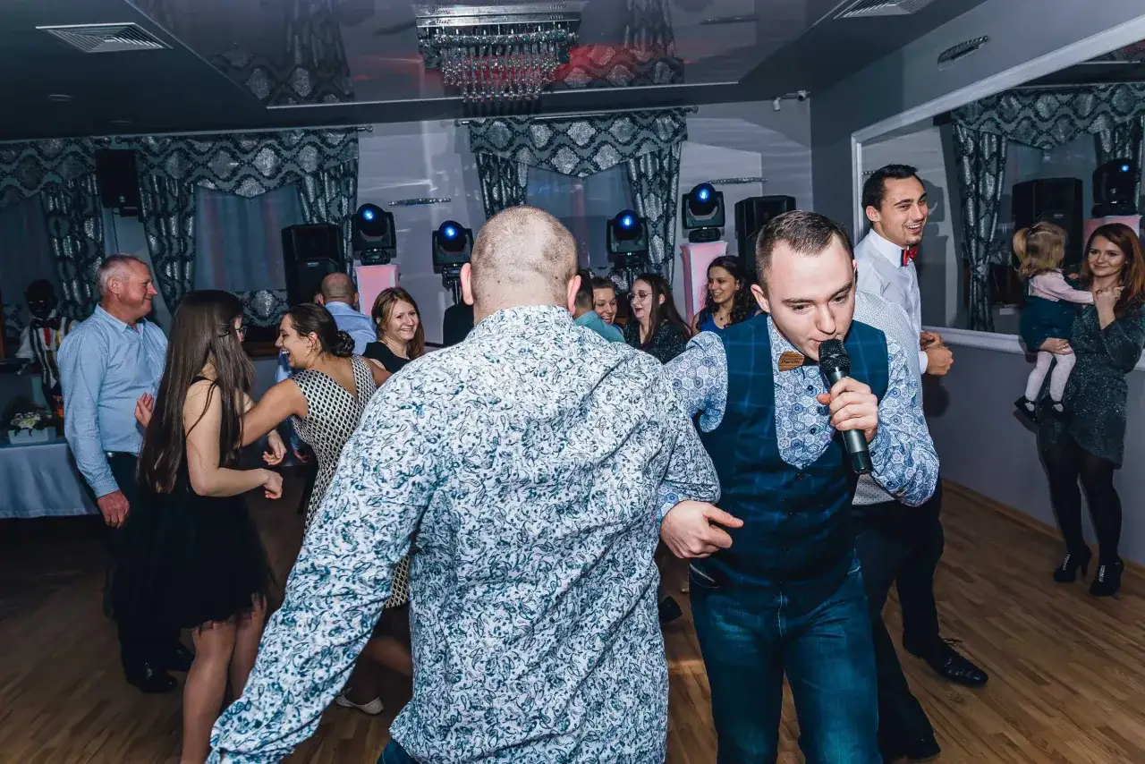 ciężki dym na imprezie 18 urodziny