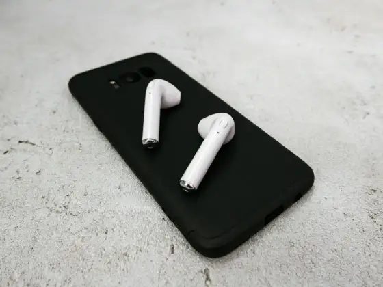 Jak sparować słuchawki z telefonem na Androidzie i iPhonie?